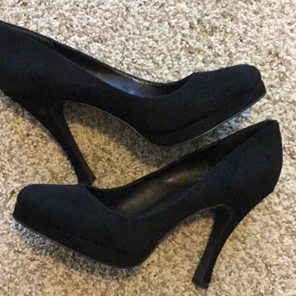 Black Suede Platform Pump - image 4
